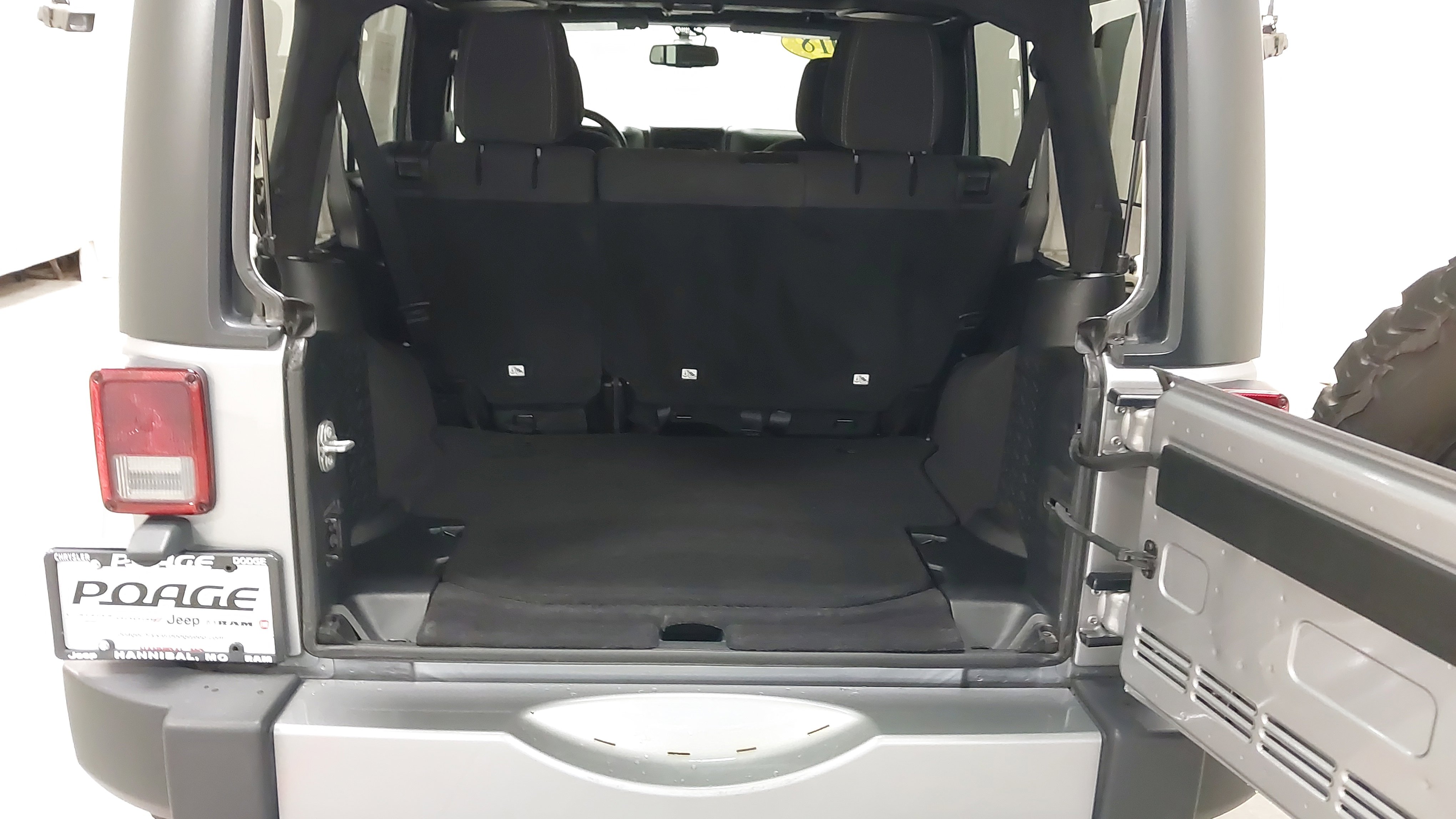 Used 2018 Jeep Wrangler Unlimited Sahara AWD/4WD image 26