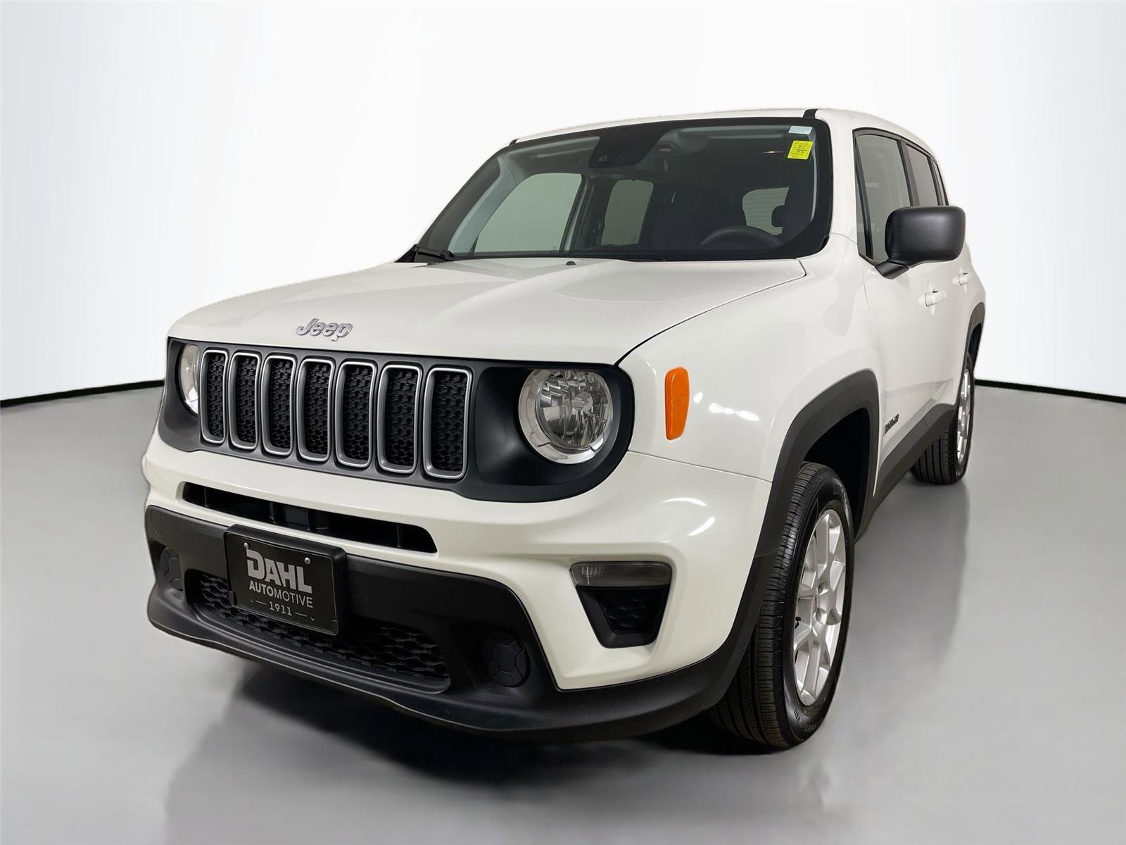Used 2023 Jeep Renegade Latitude AWD/4WD image 4