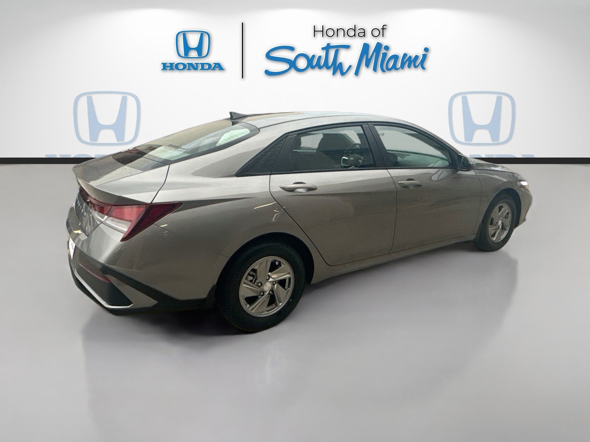 Used 2024 Hyundai Elantra SE FWD image 7