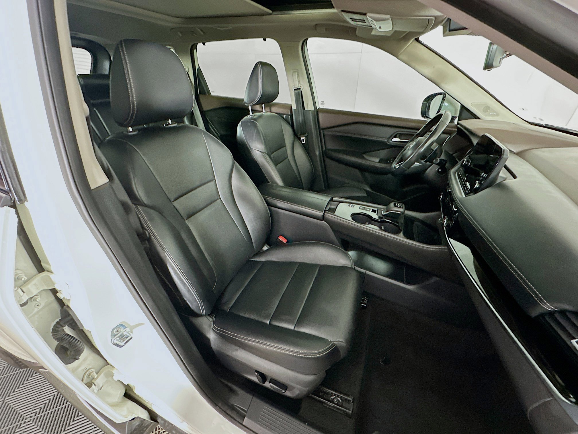 Used 2023 Nissan Rogue SL w/ SL Premium Package image 33