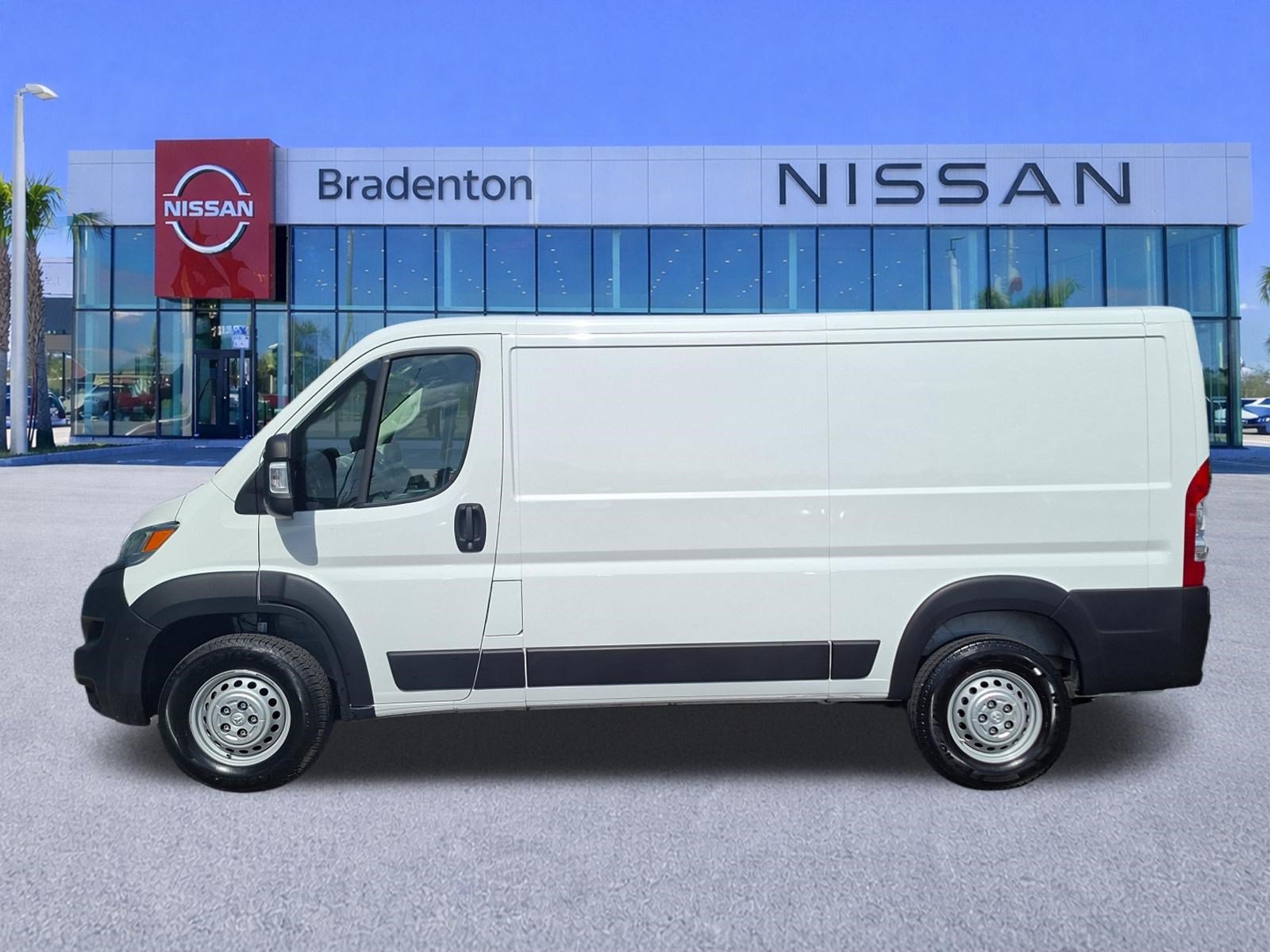 Used 2025 RAM ProMaster 2500 w/ Convenience Group FWD image 8