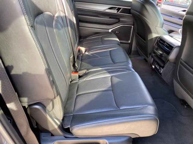 Used 2025 Jeep Wagoneer Series III w/ 8-Passenger Seating Package AWD/4WD image 35