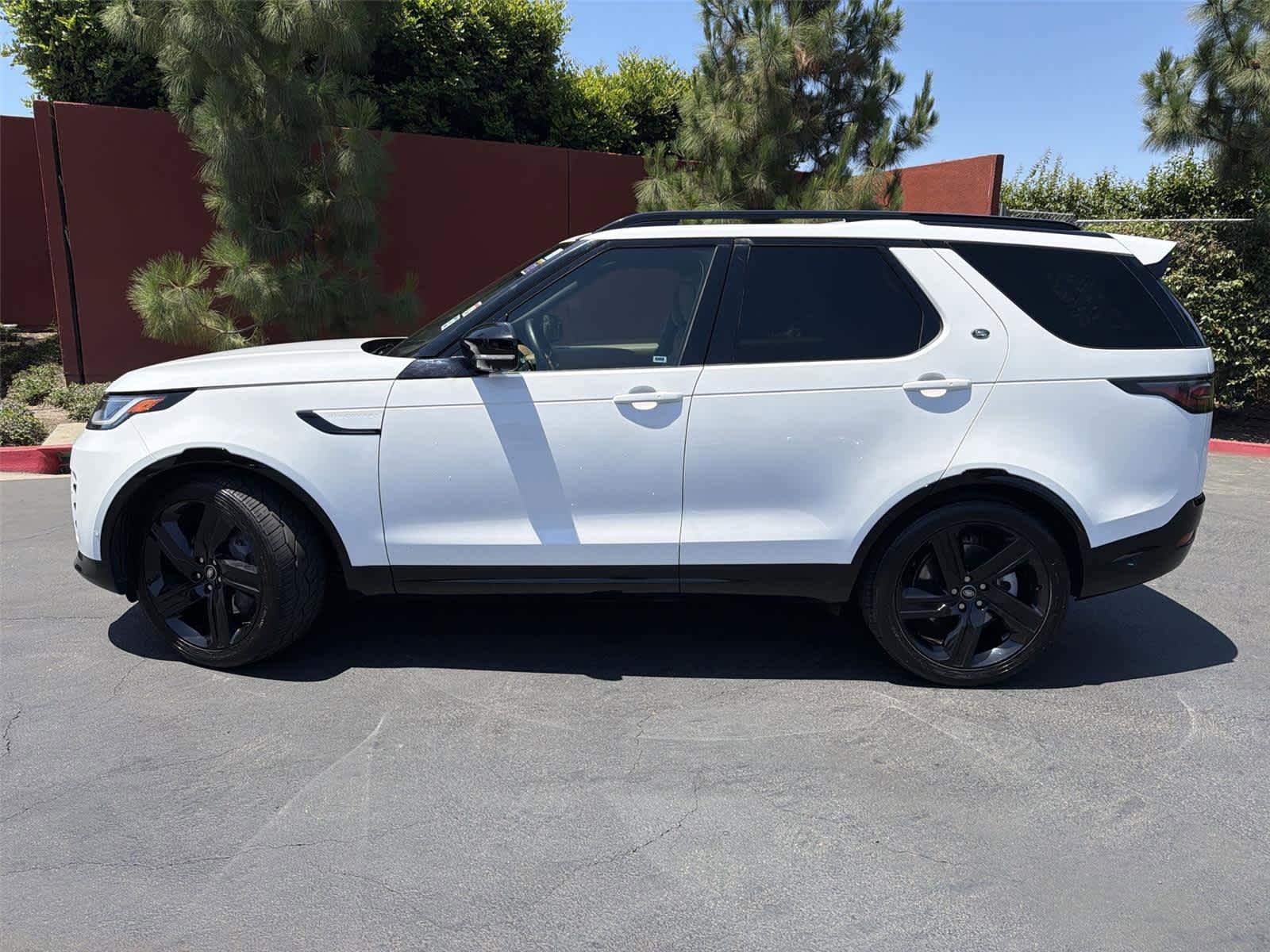 Used 2023 Land Rover Discovery HSE R-Dynamic AWD/4WD image 3