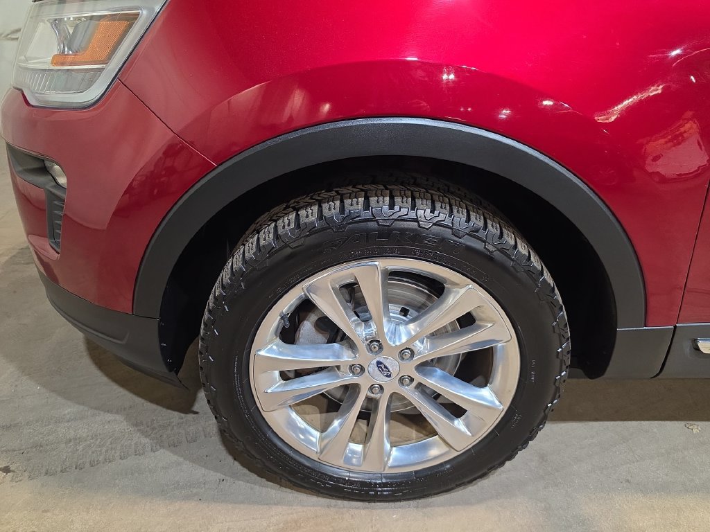 Used 2019 Ford Explorer XLT w/ Equipment Group 201A AWD/4WD image 18