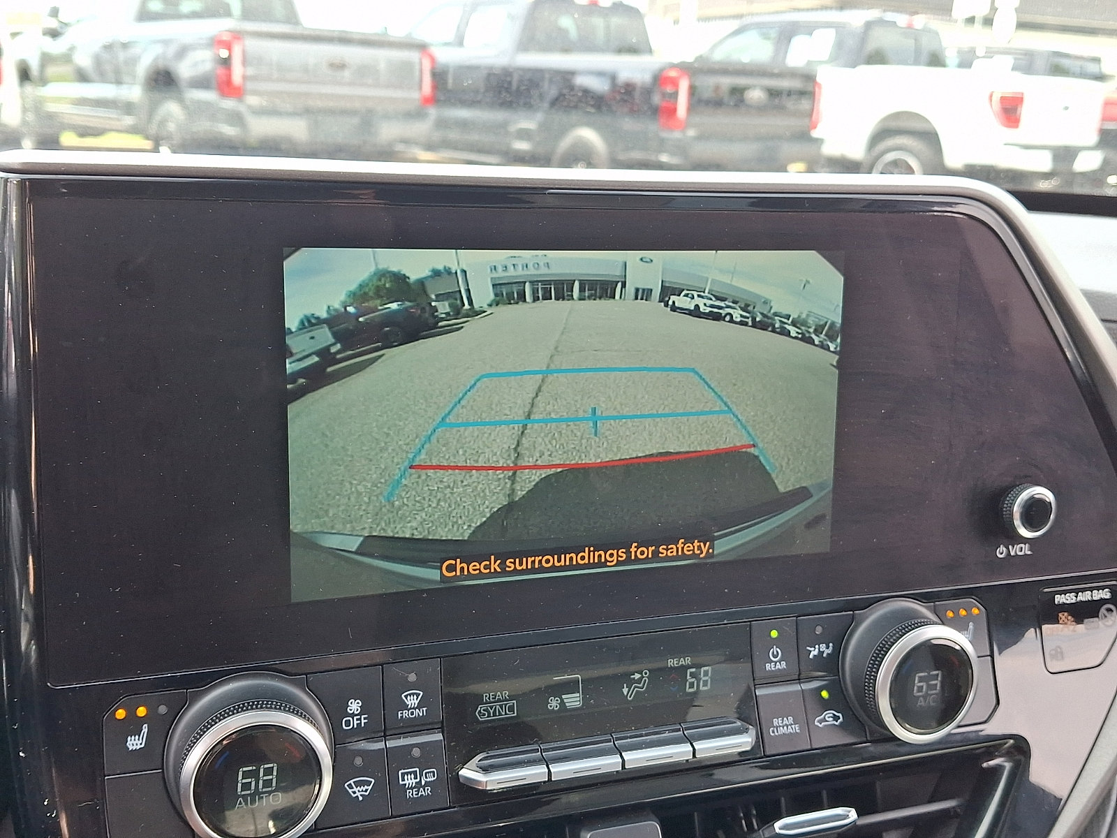 Used 2023 Toyota Highlander XLE FWD image 26
