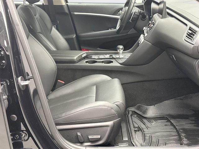 Used 2023 Genesis G70 2.0T image 17