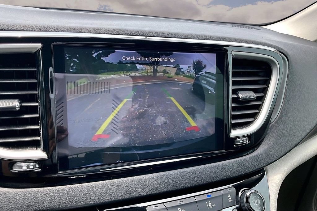 Used 2024 Chrysler Pacifica Touring-L FWD image 14