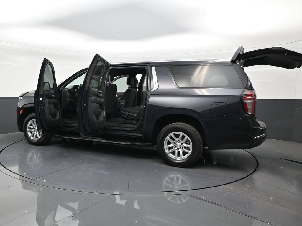 Used 2024 Chevrolet Suburban LS RWD image 31