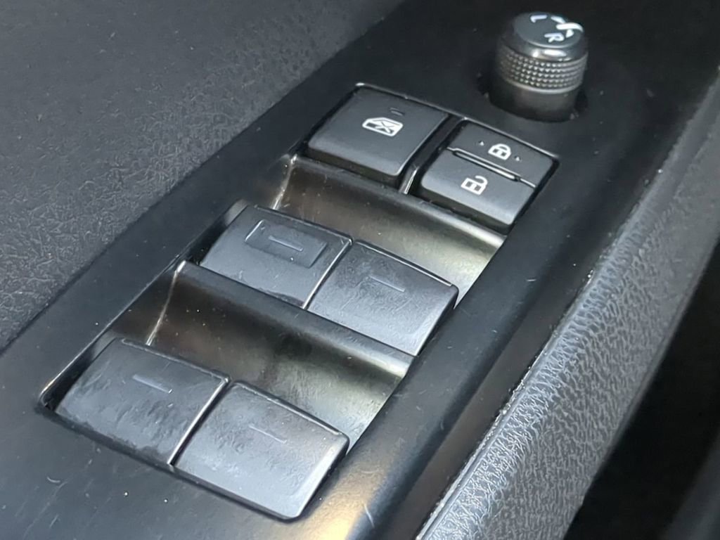 Used 2025 Toyota Camry SE image 20