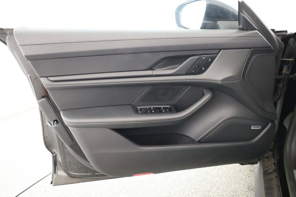 Used 2022 Porsche Taycan 4S image 9