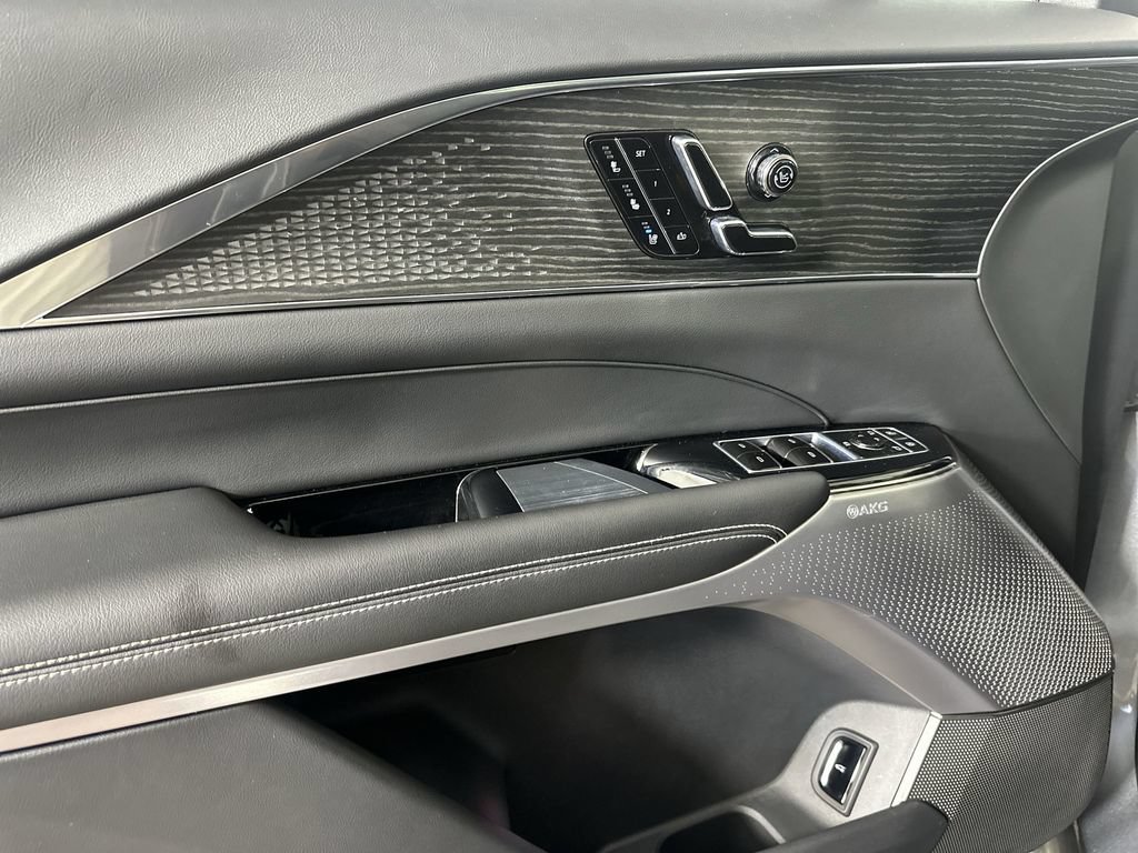Used 2023 Cadillac Lyriq 2WD image 25