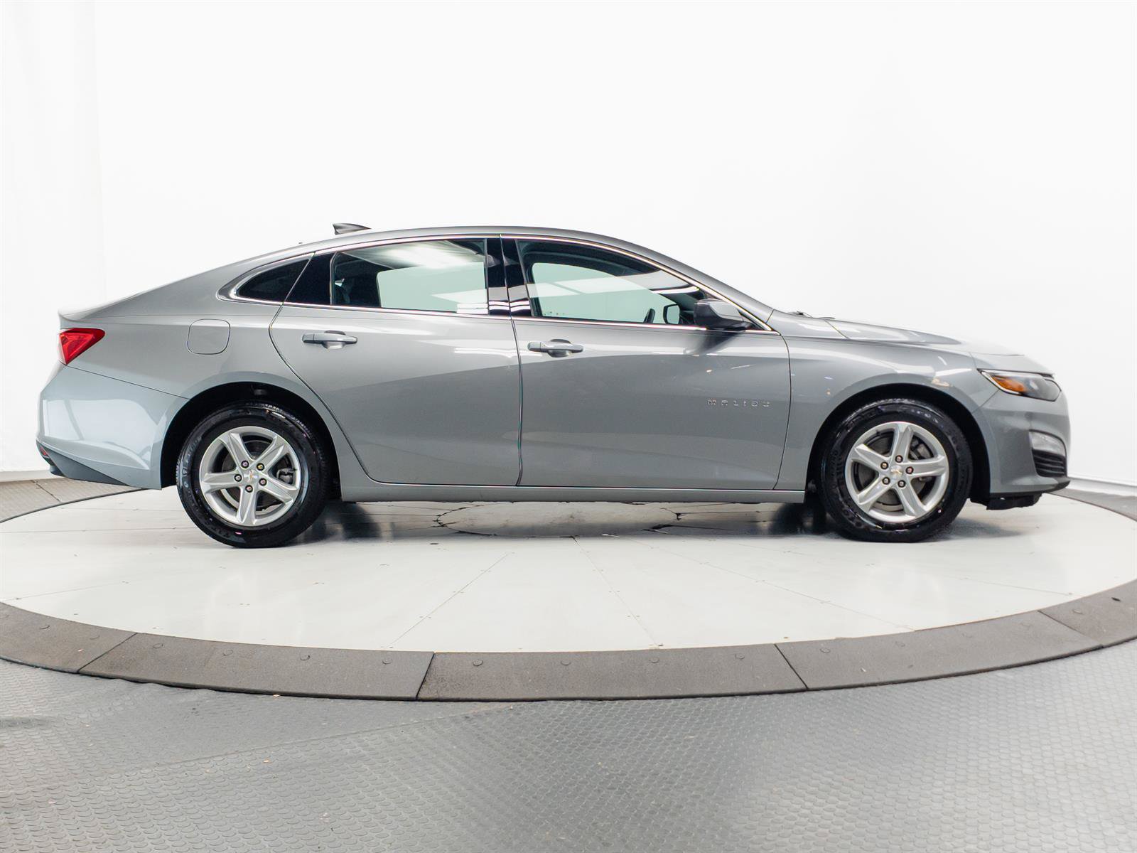 Used 2024 Chevrolet Malibu LS FWD image 11