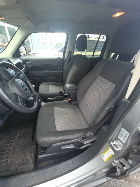 Used 2015 Jeep Patriot Latitude AWD/4WD image 10