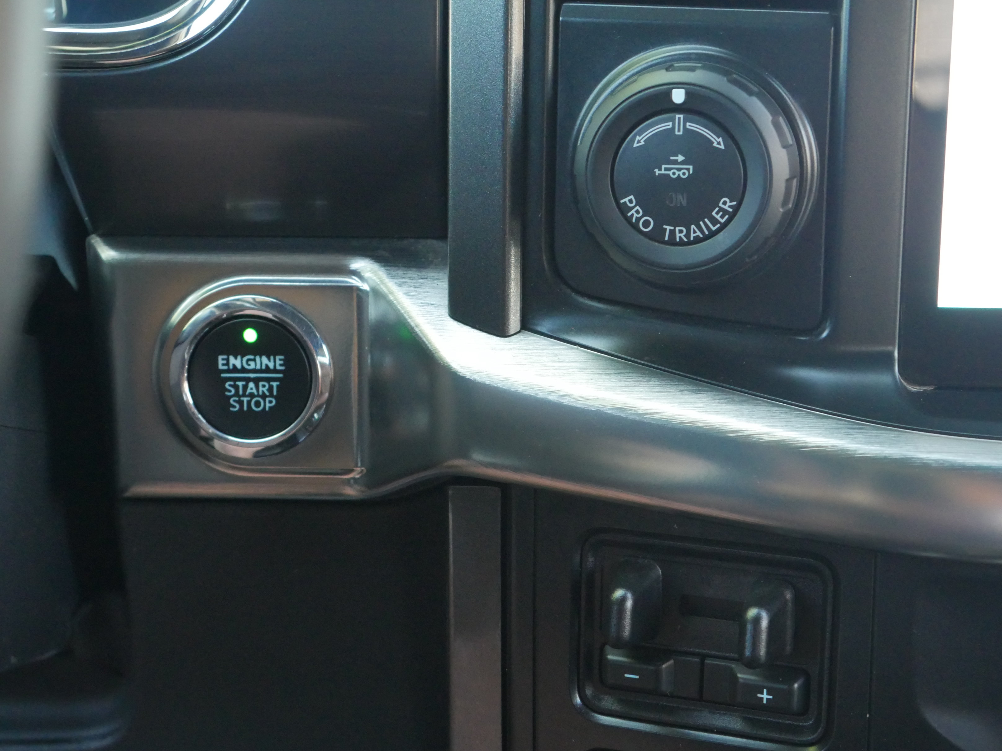 Used 2023 Ford F150 Lariat w/ FX4 Off-Road Package AWD/4WD image 8