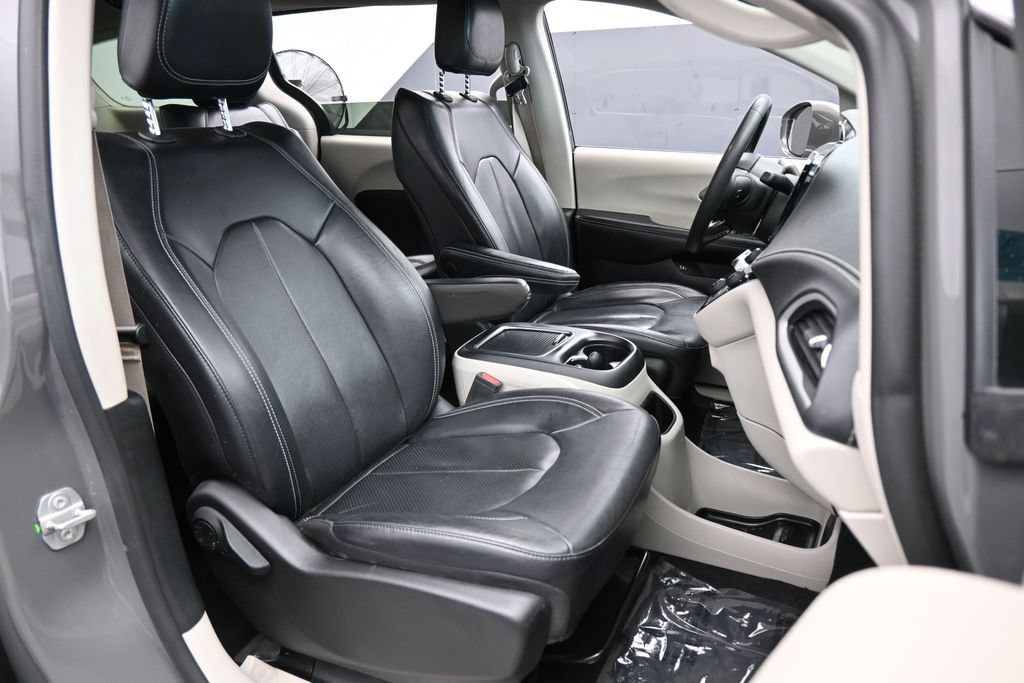 Used 2022 Chrysler Pacifica Touring-L FWD image 49