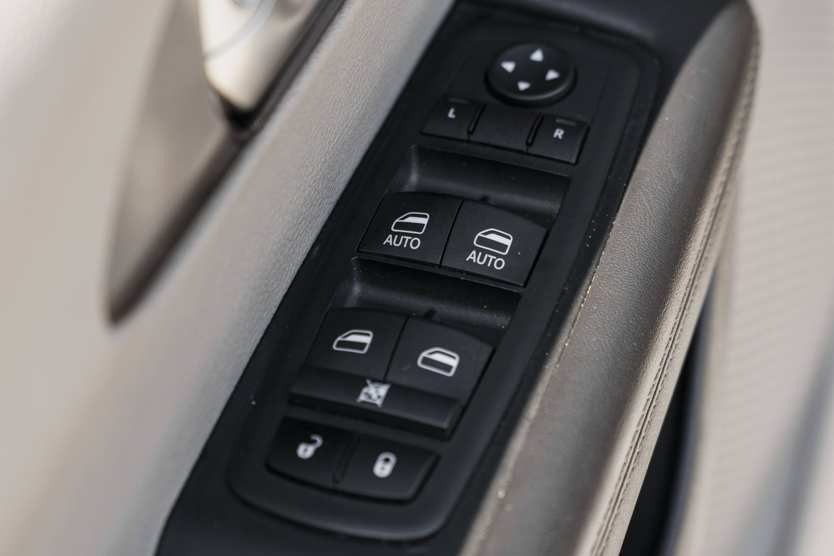 Used 2024 Chrysler Pacifica Touring-L FWD image 22