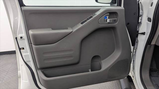Used 2021 Nissan Frontier SV w/ Midnight Edition Floor Mats AWD/4WD image 13