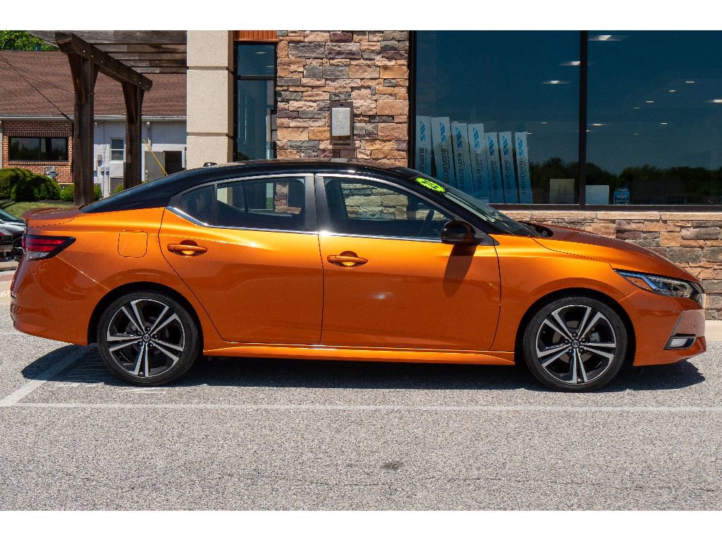 Used 2023 Nissan Sentra SR w/ SR Premium Package FWD image 2