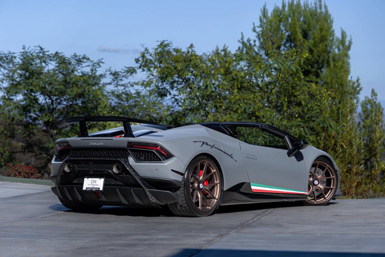Used 2018 Lamborghini Huracan Performante image 31