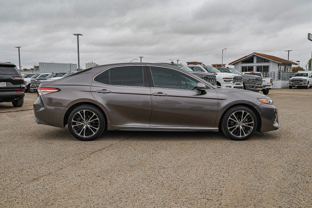 Used 2018 Toyota Camry SE FWD image 3