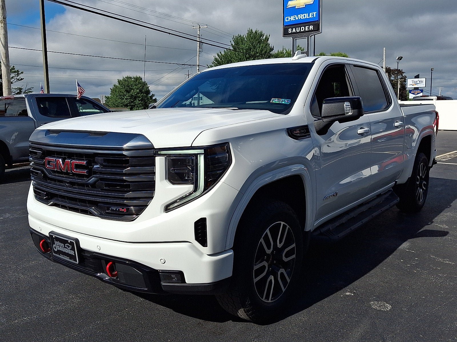 Used 2024 GMC Sierra 1500 AT4 w/ Technology Package AWD/4WD image 3