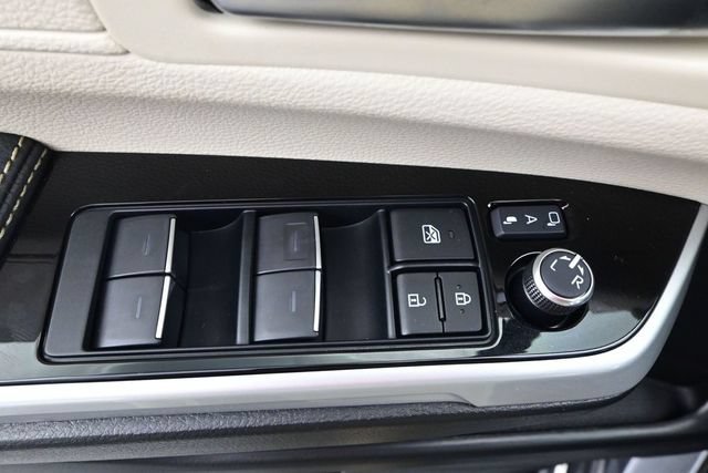 New 2026 Toyota Sienna Limited FWD image 9