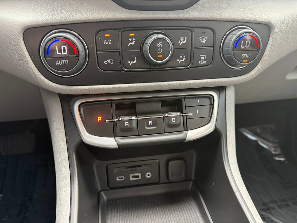 Used 2024 GMC Terrain SLT FWD image 15