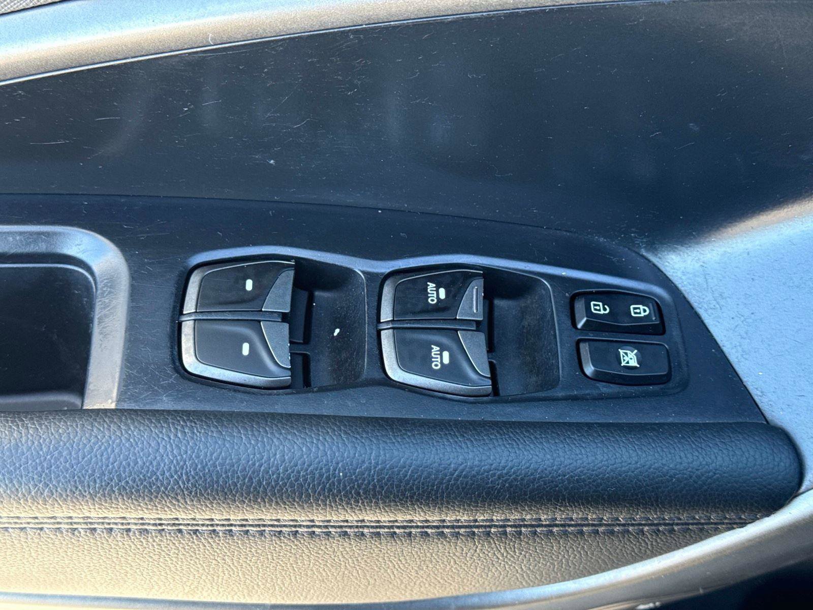 Used 2017 Hyundai Santa Fe Sport image 16