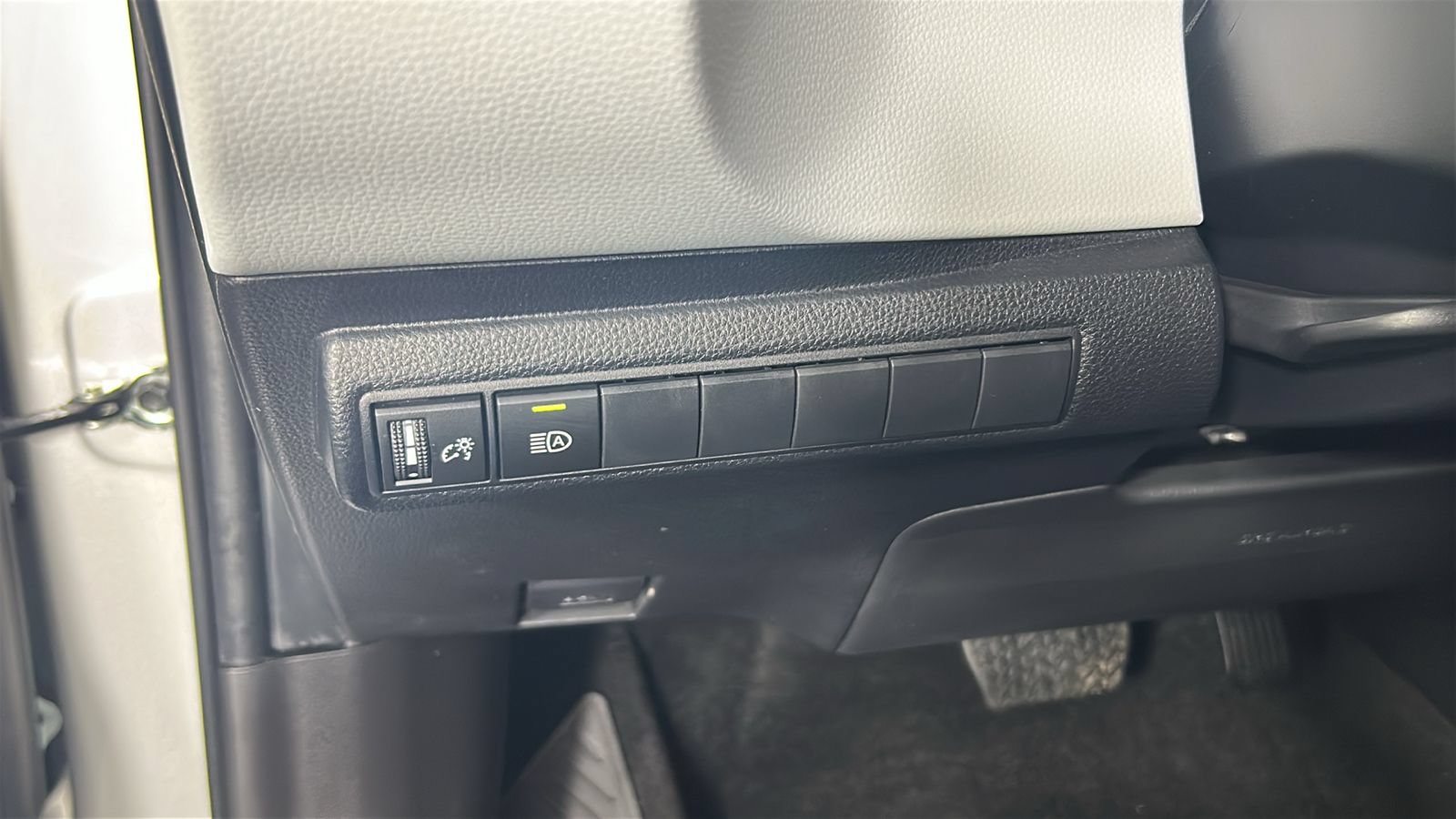 Used 2026 Toyota Corolla SE FWD image 24