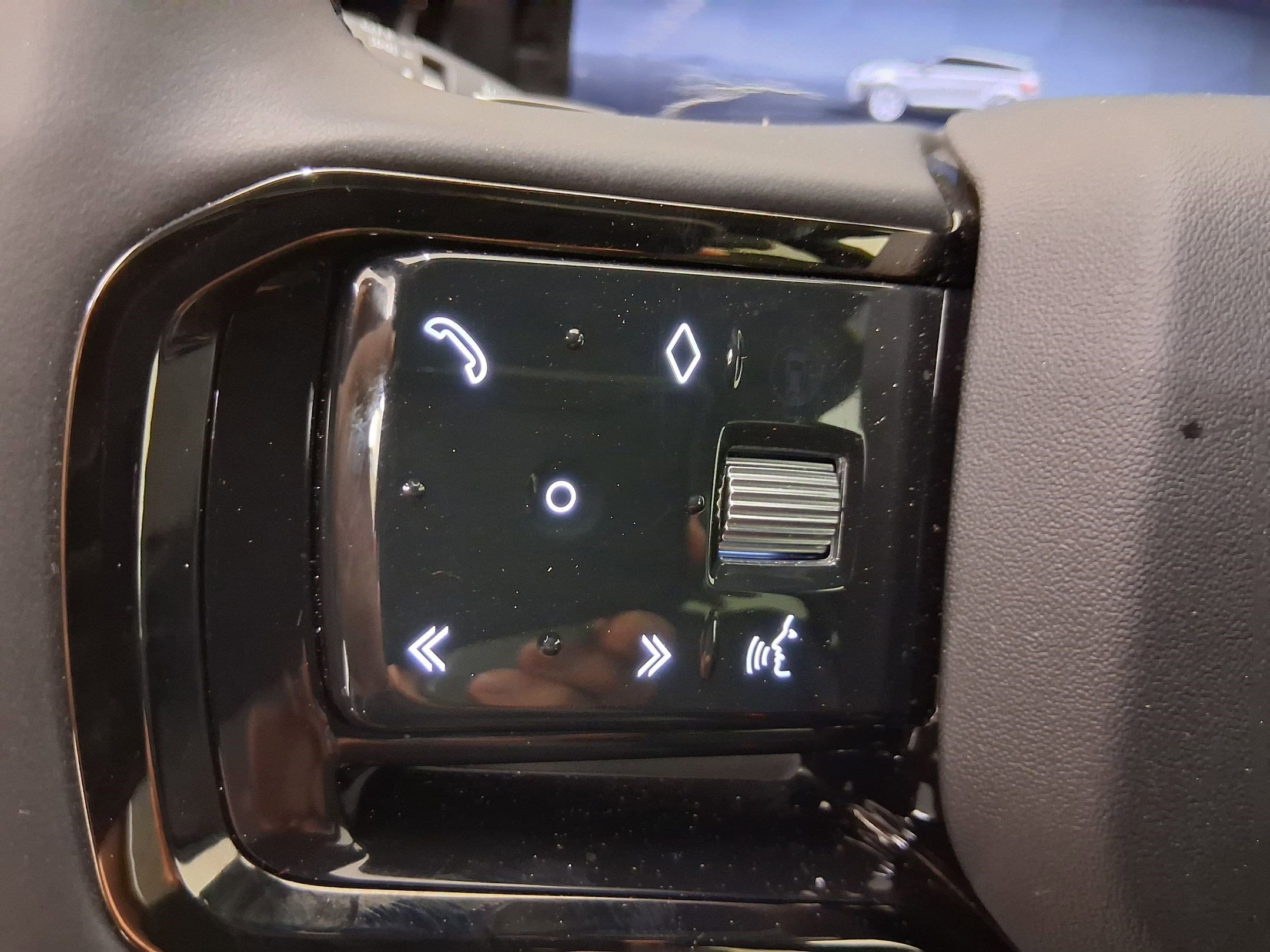 Used 2025 Land Rover Range Rover Evoque S image 16