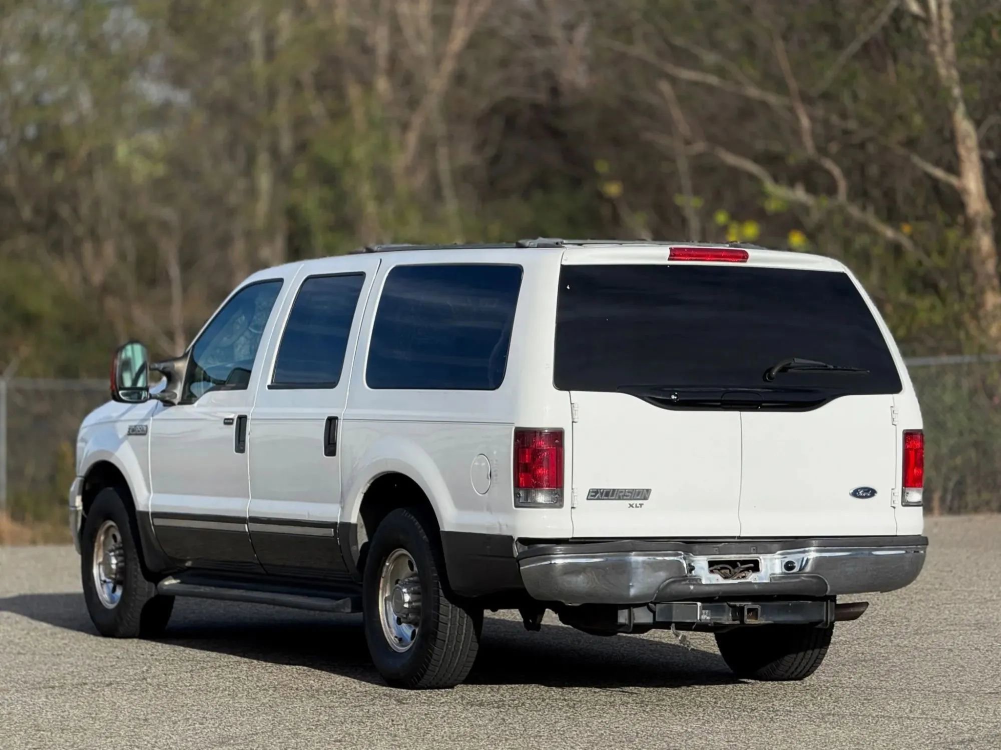 Used 2005 Ford Excursion XLS image 10