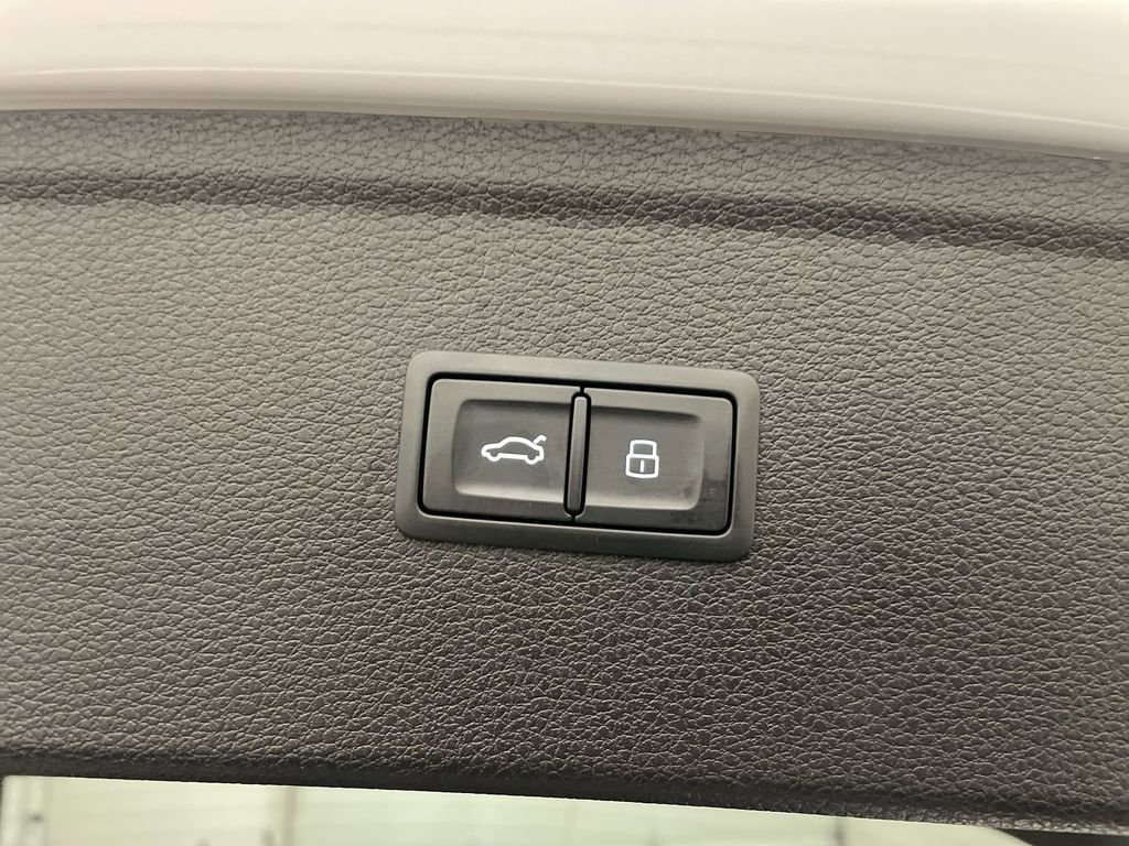 Used 2023 Audi Q5 2.0T Prestige w/ Prestige Package image 32