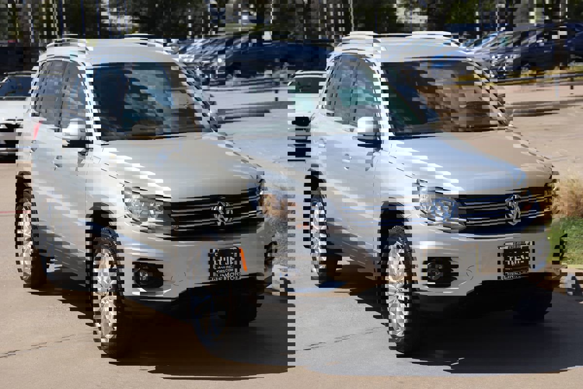 Used 2013 Volkswagen Tiguan SE image 2
