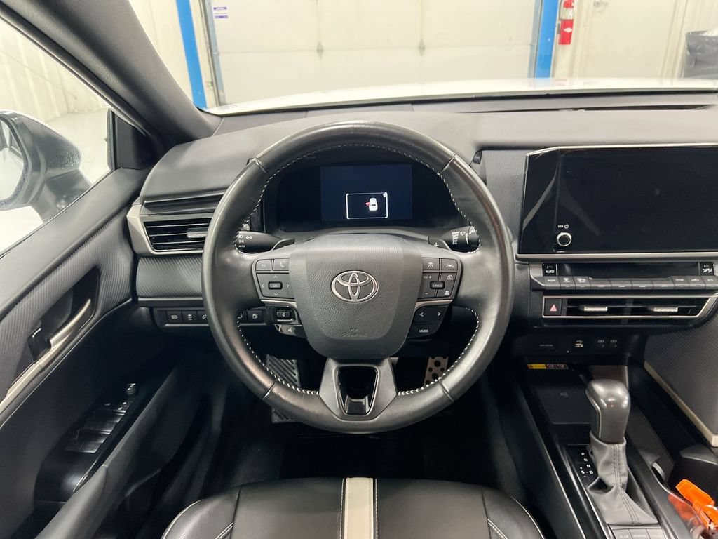 Used 2025 Toyota Camry SE FWD image 11