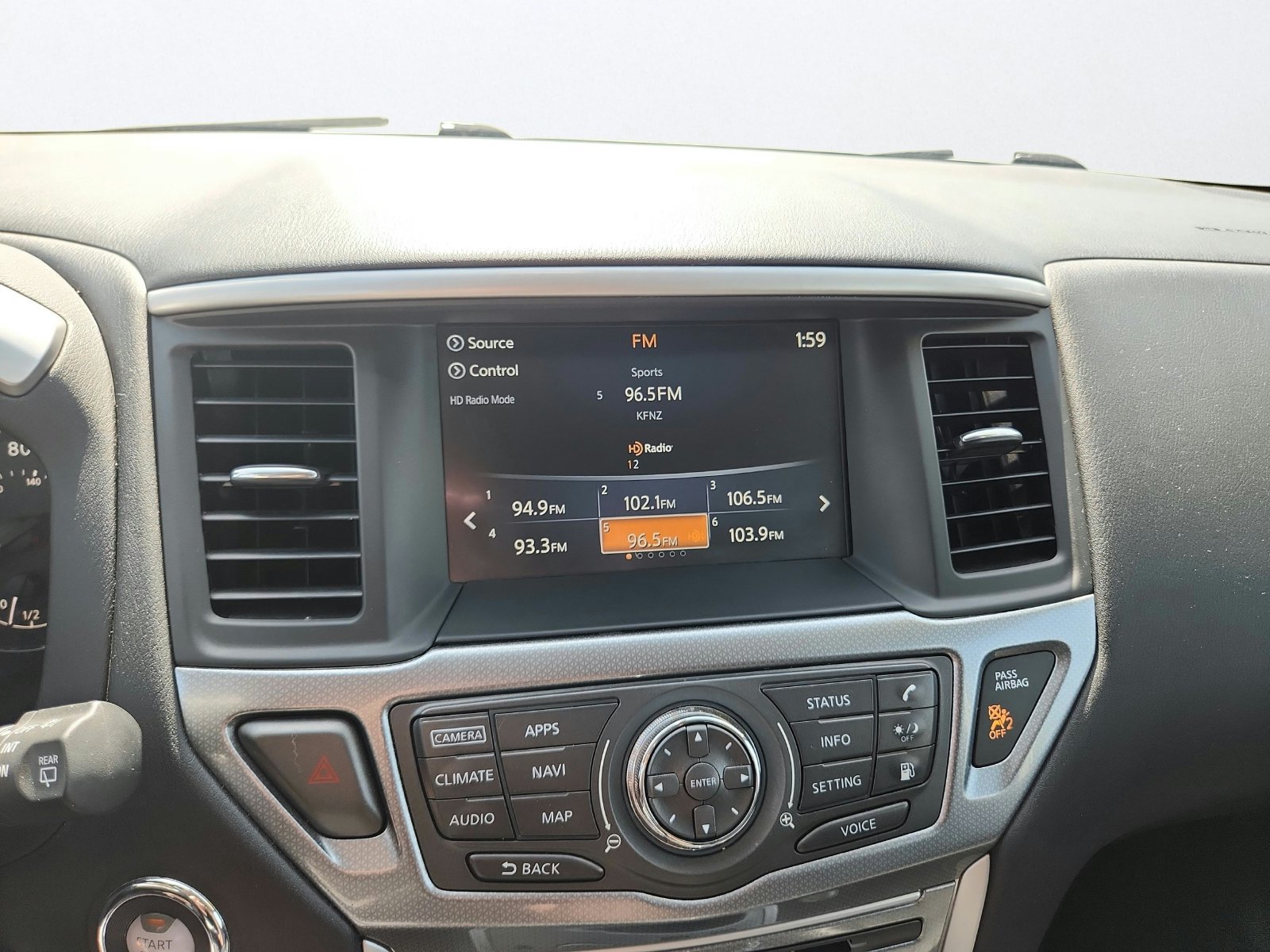 Used 2019 Nissan Pathfinder SL AWD/4WD image 39