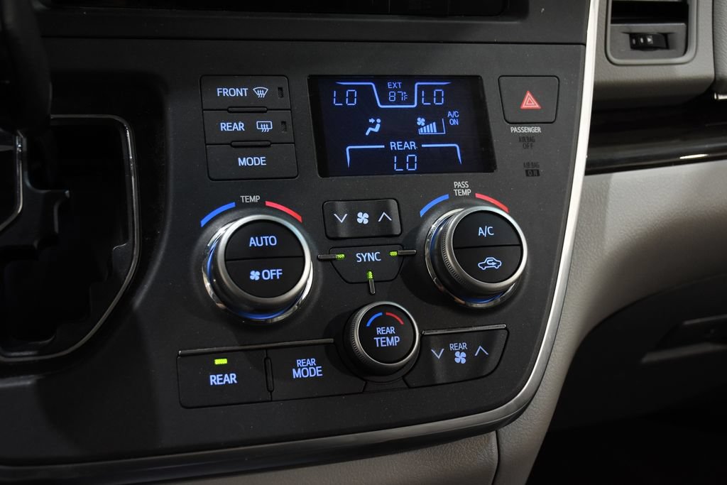 Used 2015 Toyota Sienna XLE Premium FWD image 19