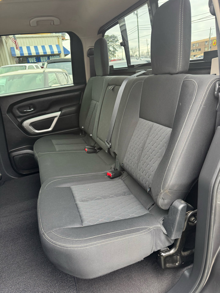 Used 2017 Nissan Titan SV image 16