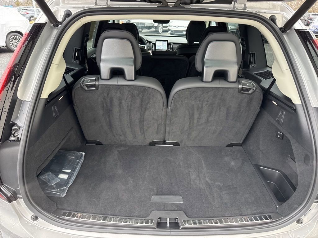 Used 2025 Volvo XC90 B6 Core w/ Climate Package image 12