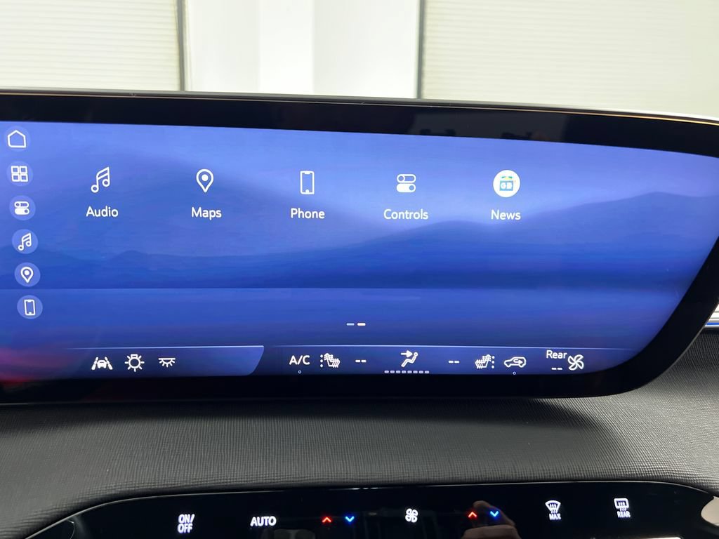 Used 2025 Buick Enclave Preferred AWD/4WD image 66