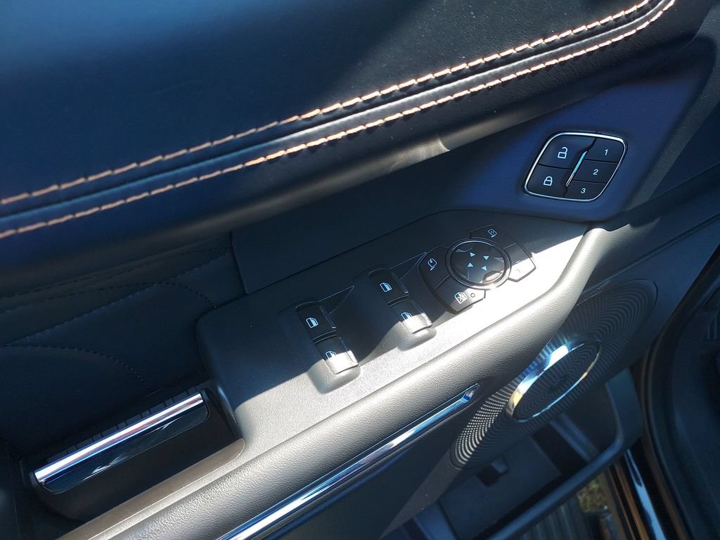 Used 2022 Ford Expedition Platinum AWD/4WD image 19