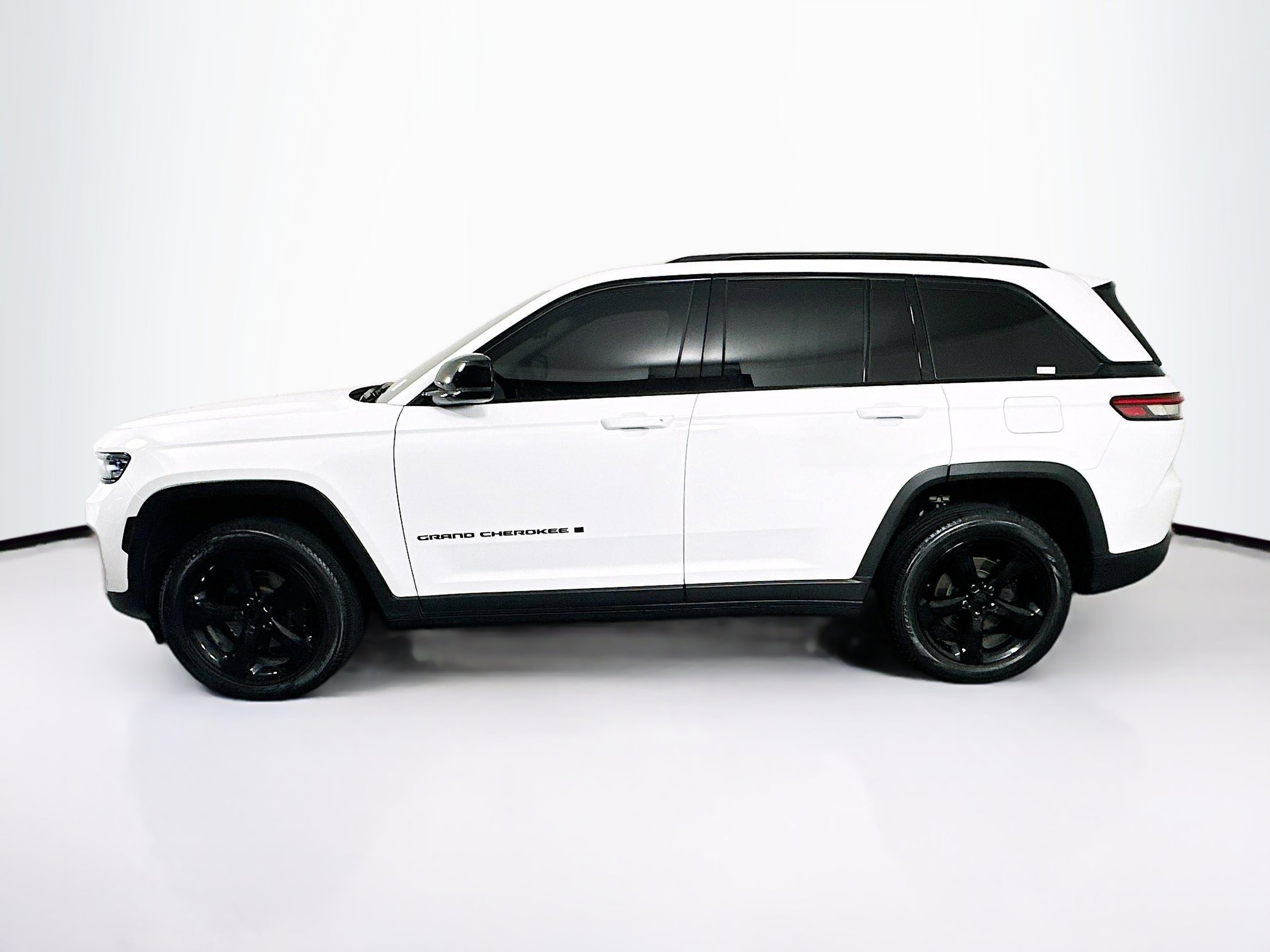 Used 2023 Jeep Grand Cherokee Limited w/ Black Appearance Package RWD image 4