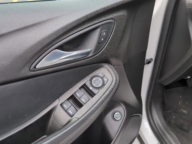 Used 2021 Buick Encore GX Select w/ Sport Touring Package FWD image 24