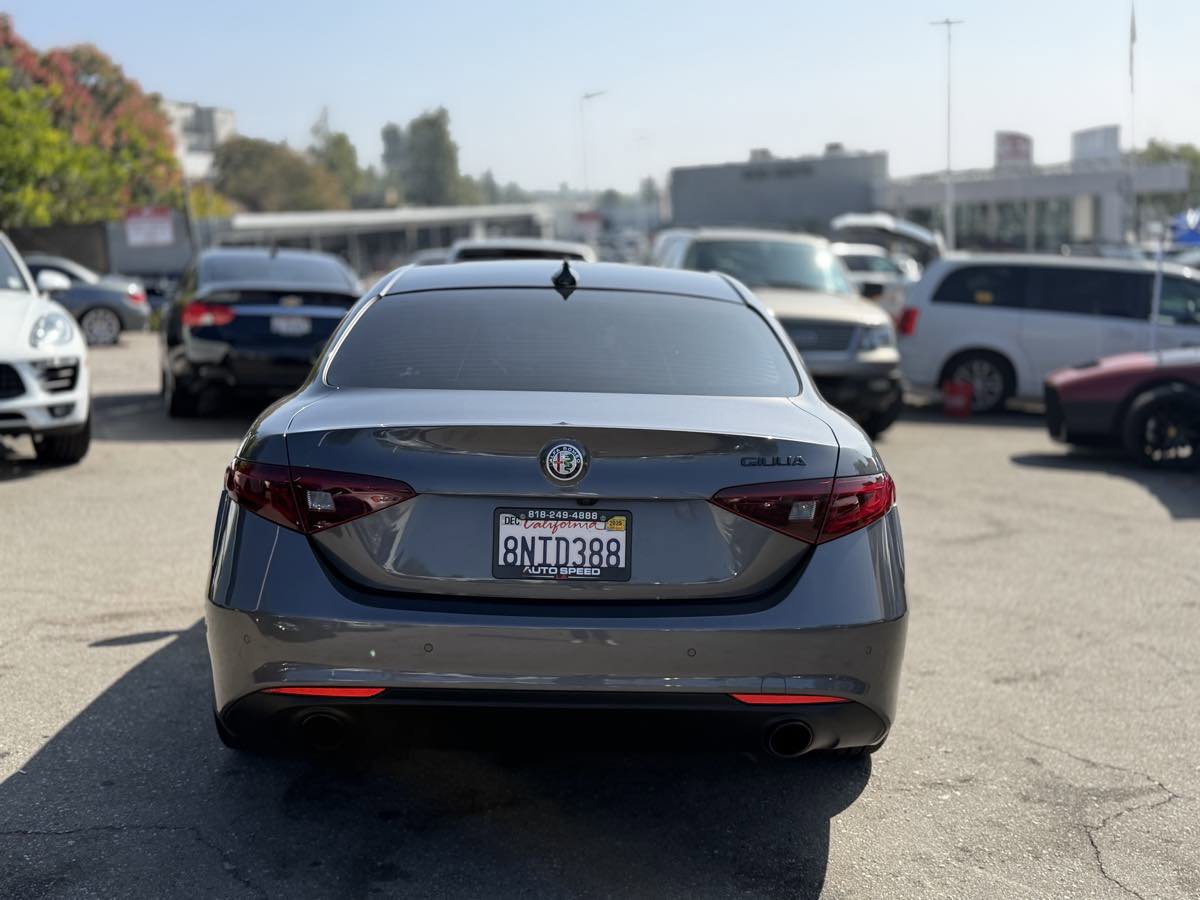 Used 2019 Alfa Romeo Giulia w/ Nero Edizione image 5