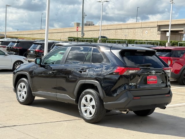 Used 2025 Toyota RAV4 LE AWD/4WD image 7