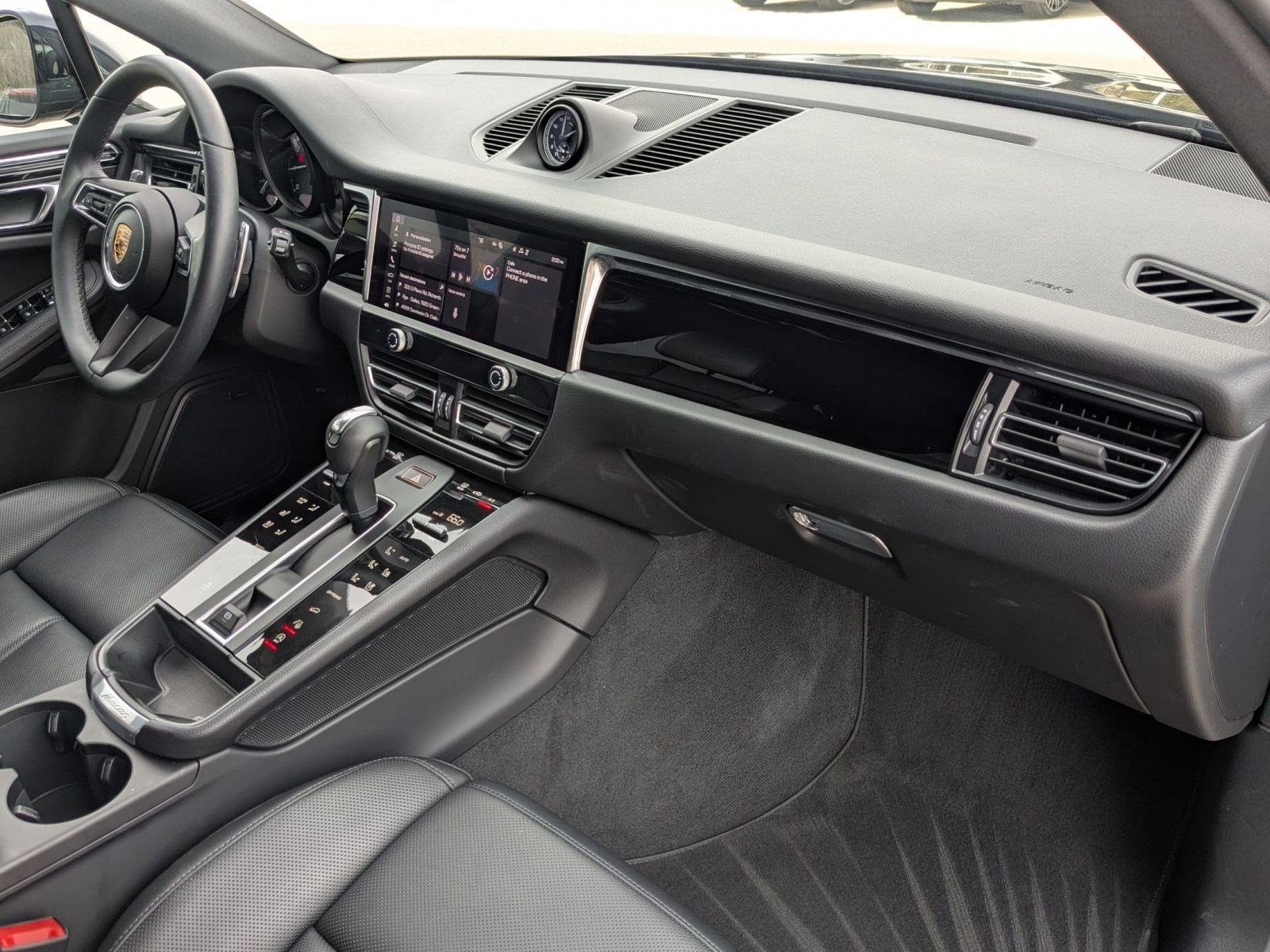 Certified 2025 Porsche Macan image 25