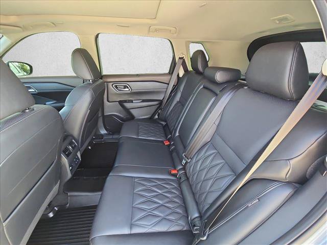 Used 2023 Nissan Rogue Platinum w/ Platinum Premium Package FWD image 18