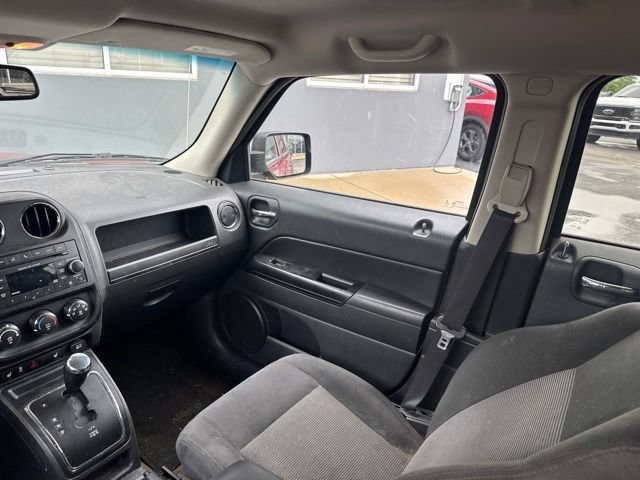 Used 2016 Jeep Patriot Latitude FWD image 15