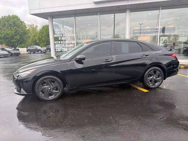 Used 2022 Hyundai Elantra SEL FWD image 2