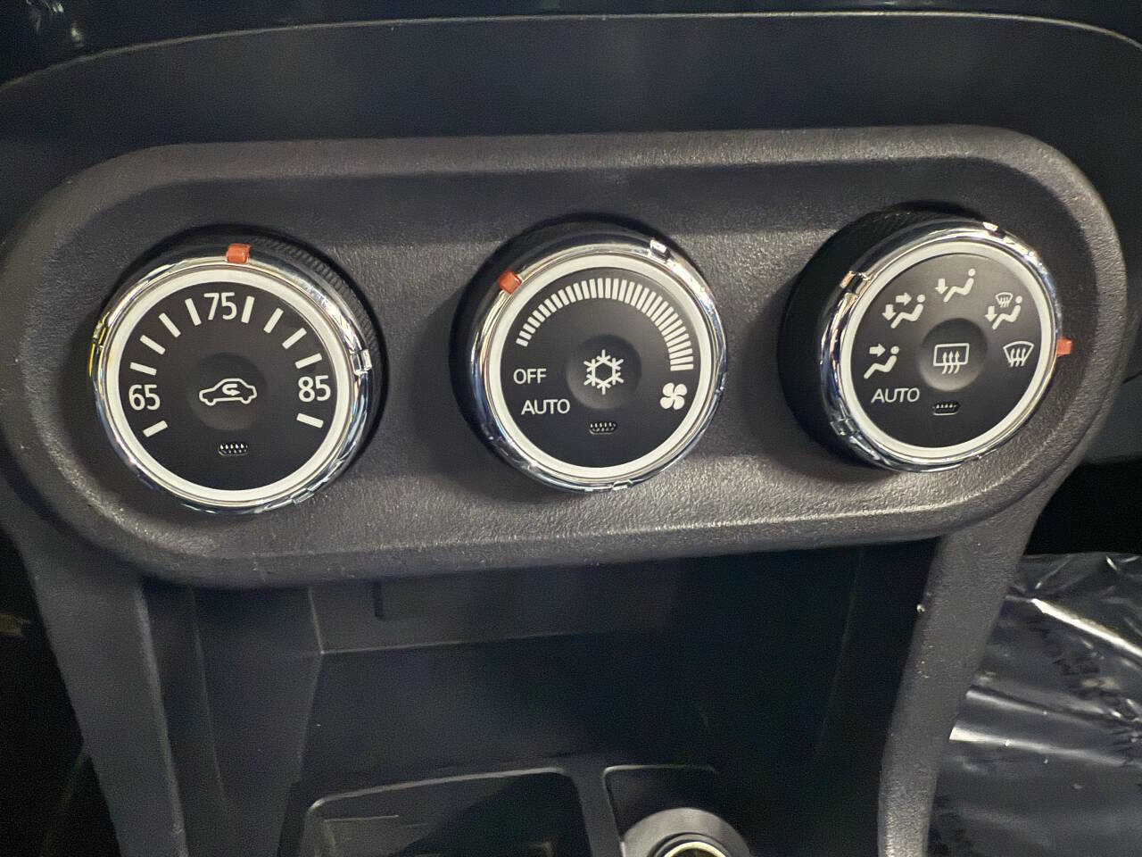 Used 2014 Mitsubishi Lancer Evolution GSR image 28