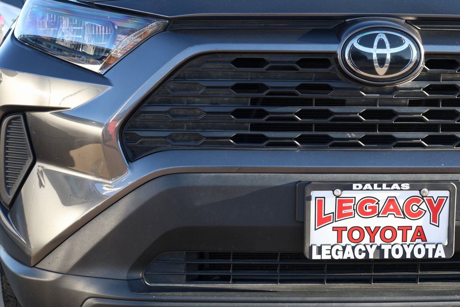 Used 2022 Toyota RAV4 LE image 10